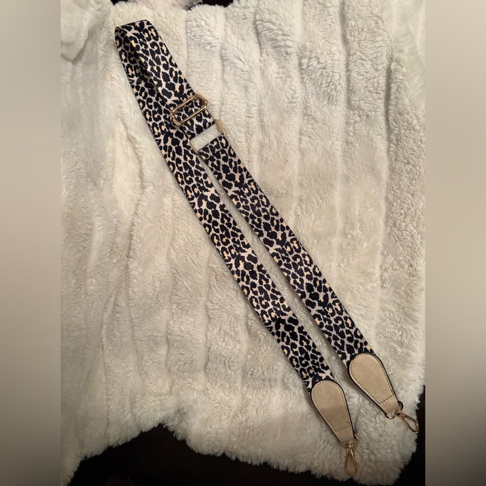 Stylish Leopard Print Belt with Gold Details